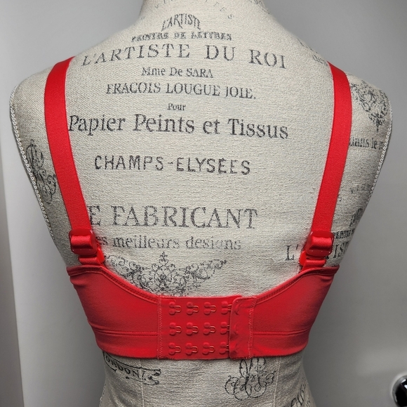 Lululemon TaTa Tamer Sports Bra - Picture 3 of 16